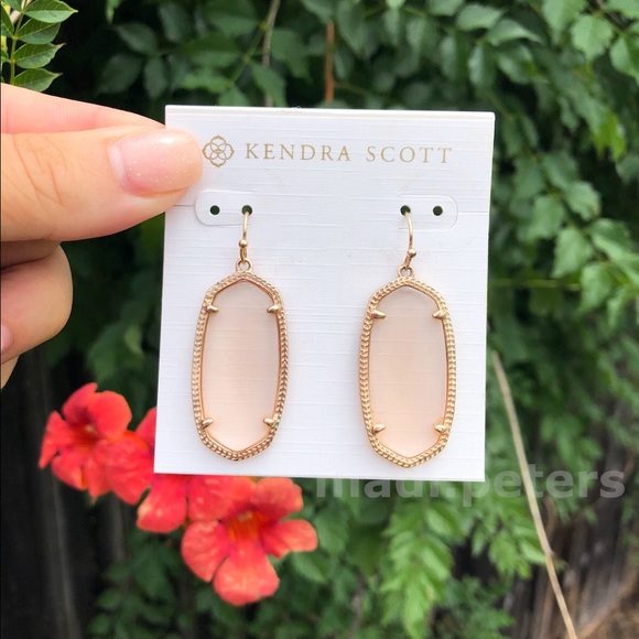Kendra Scott Elle Earrings in Clear Peach - Picture 5 of 7